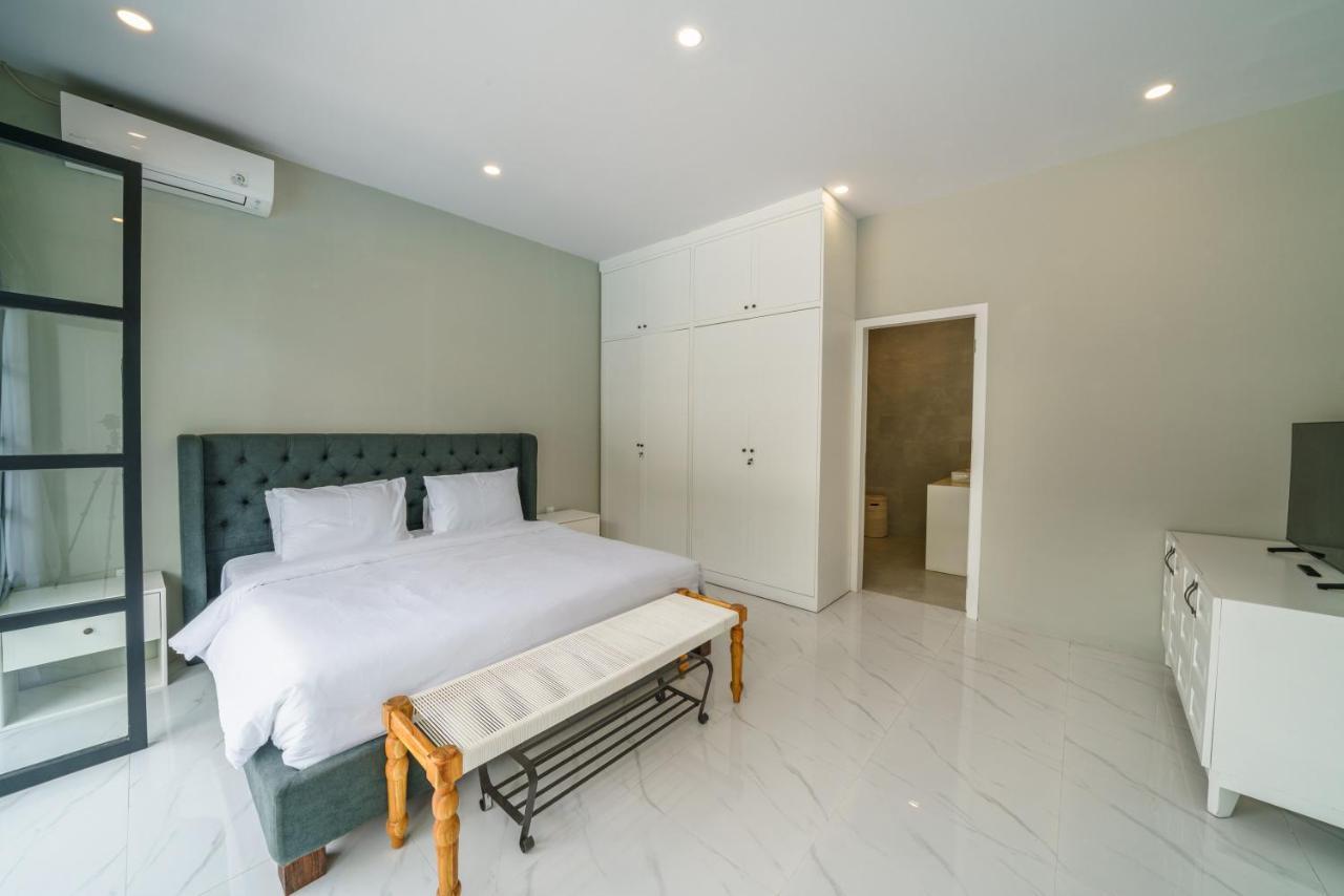 Villa Okenada - Modern 5-Bedroom Pool Villa In Berawa! Canggu  Ngoại thất bức ảnh