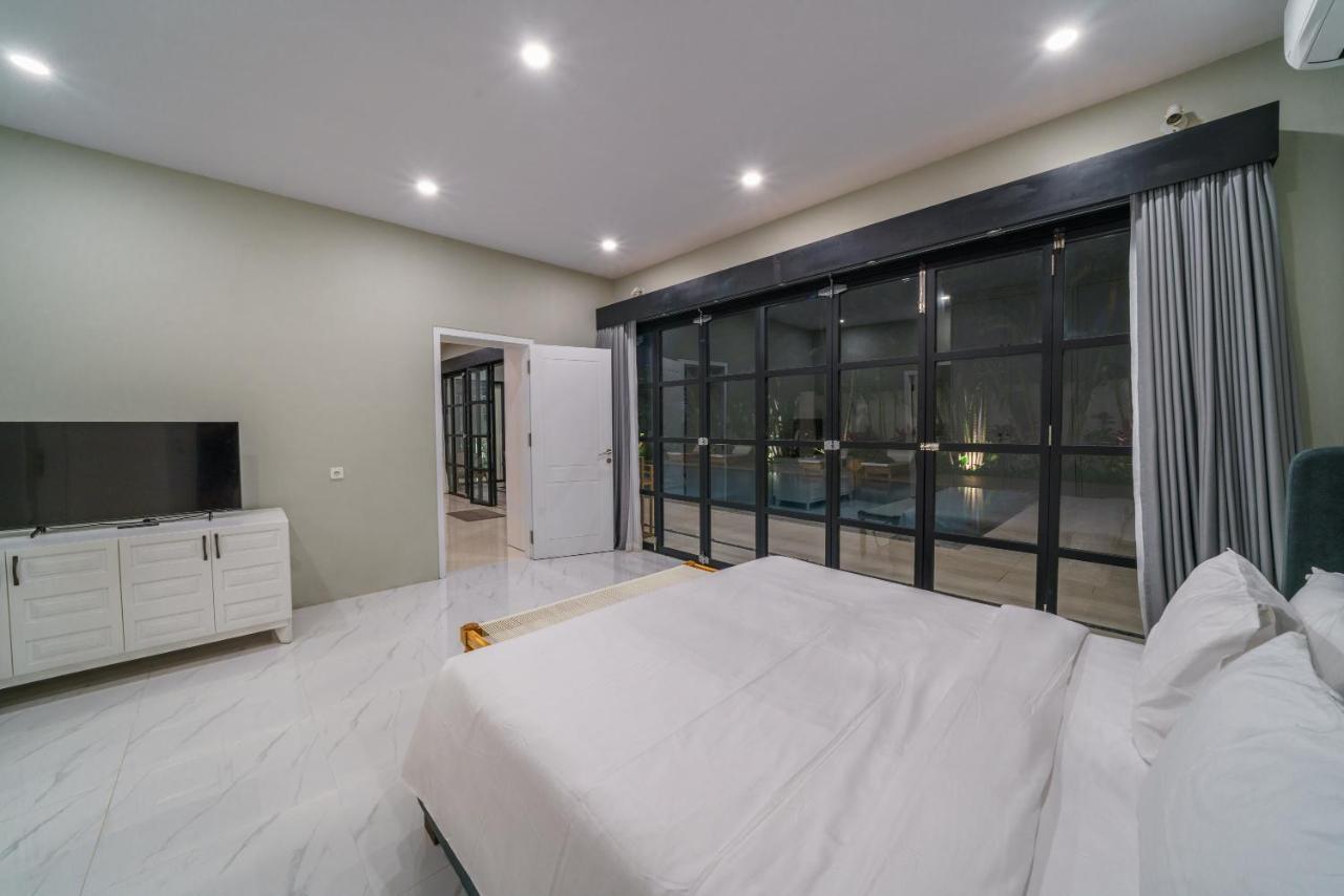 Villa Okenada - Modern 5-Bedroom Pool Villa In Berawa! Canggu  Ngoại thất bức ảnh